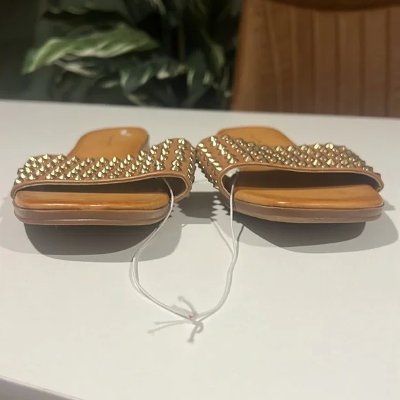 NWOT Tahari Gold Studded Sandals - Picture 6 of 9